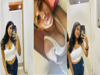 Gorgeous Lankan GF Fingering & Showing for Her BF
