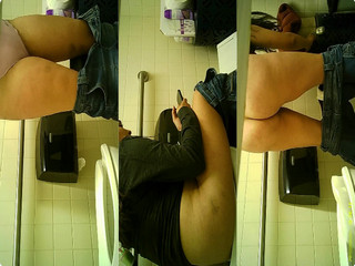DESI BEAUTIFUL GIRL WORK’S OFFICE ASSISTANT USING RESTROOM SOMEONE FIXED SPYCAM CAPTURED